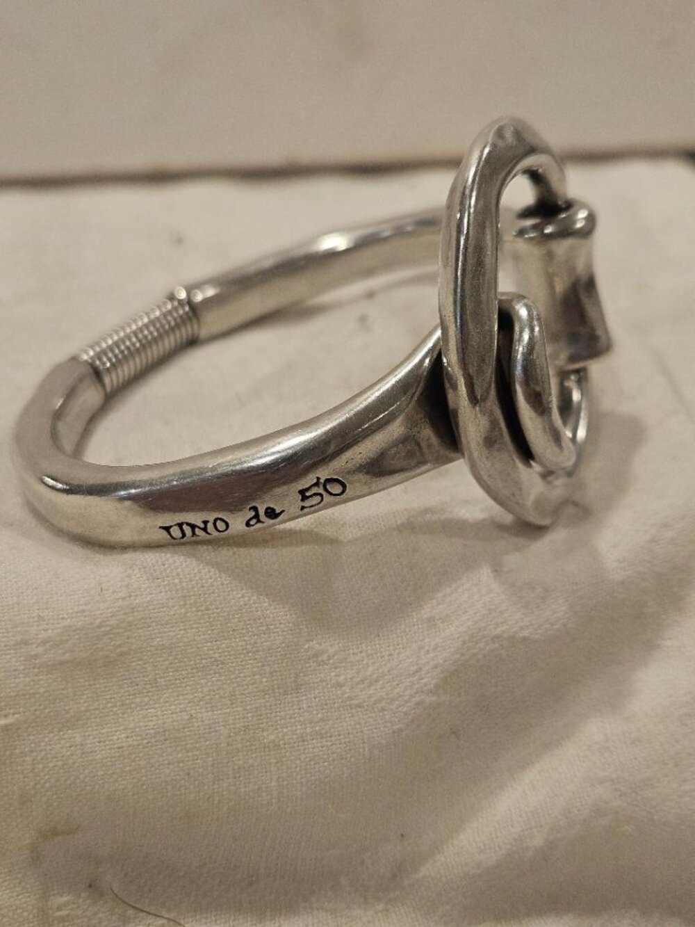 Authentic Uno de 50 Silver Interlocking Hook Ring Spring Hinged Bangle